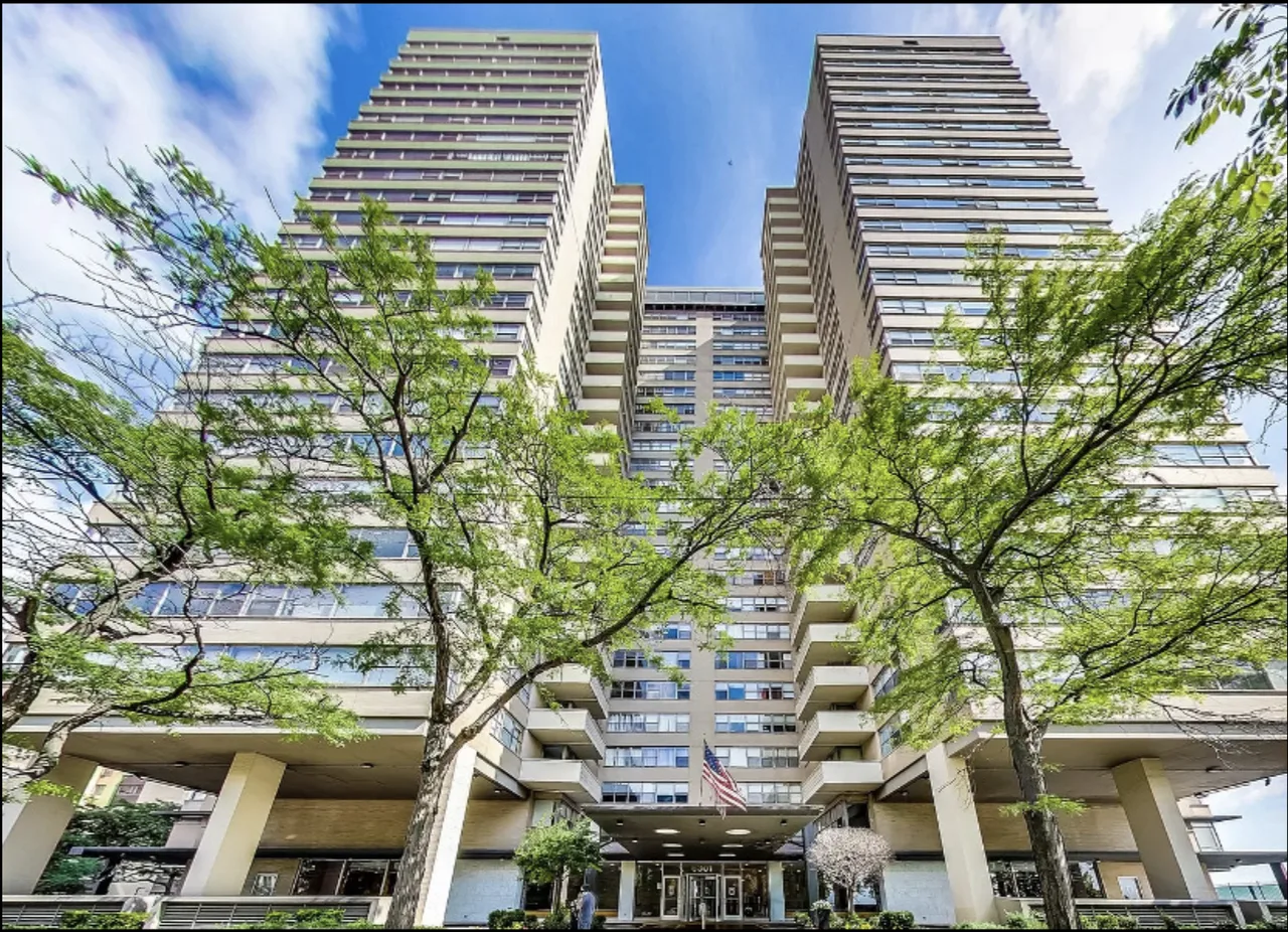 6301 N Sheridan Rd, Chicago, IL 60660, USA