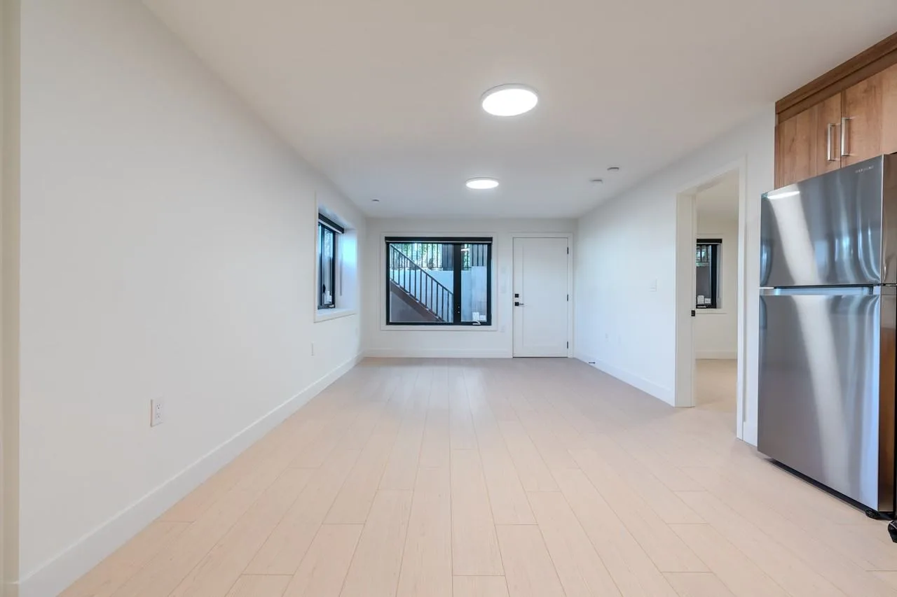 988 164 Street, Surrey, BC V4A 4Y5, CA