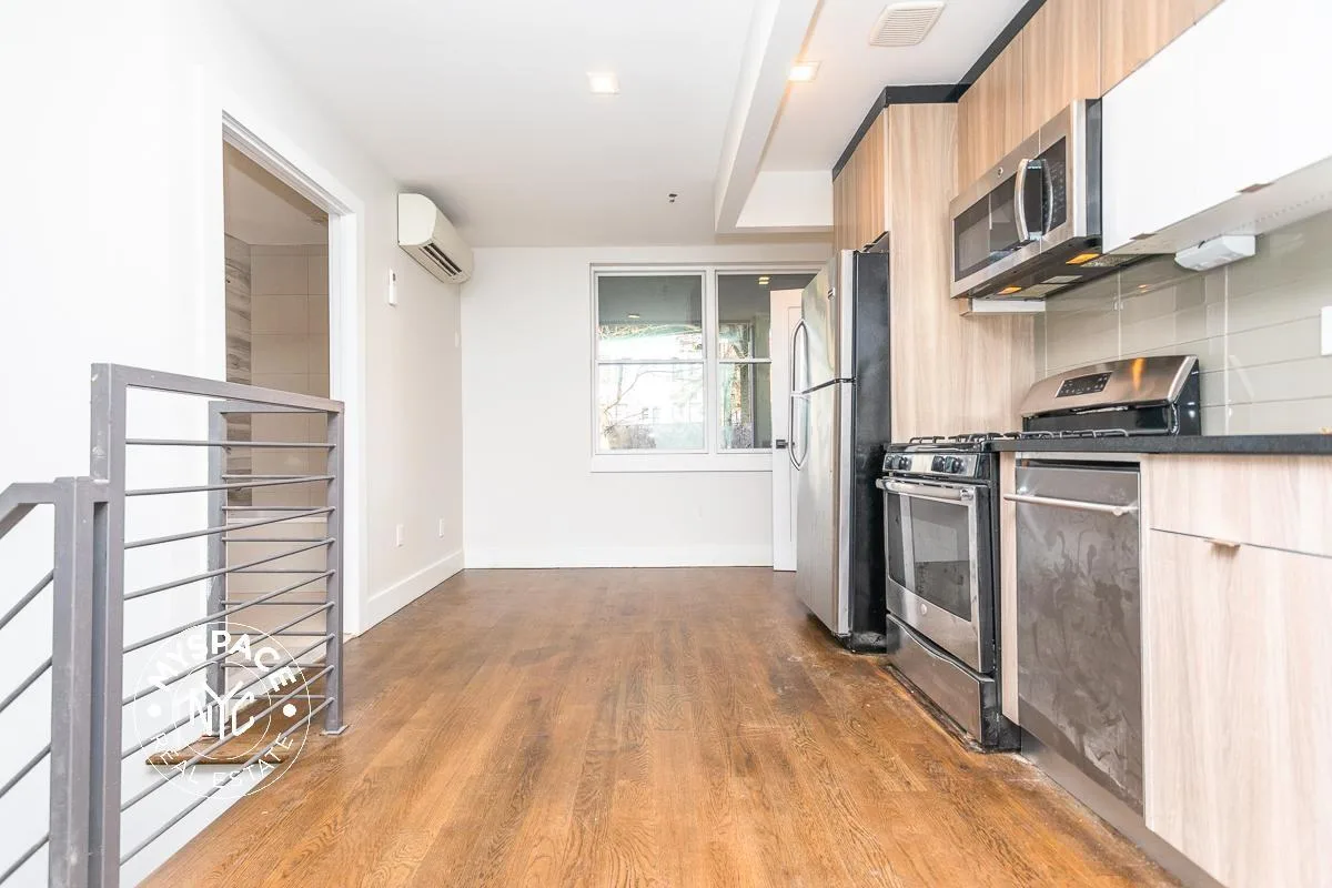 1929 Putnam Avenue, Ridgewood, NY 11385, USA