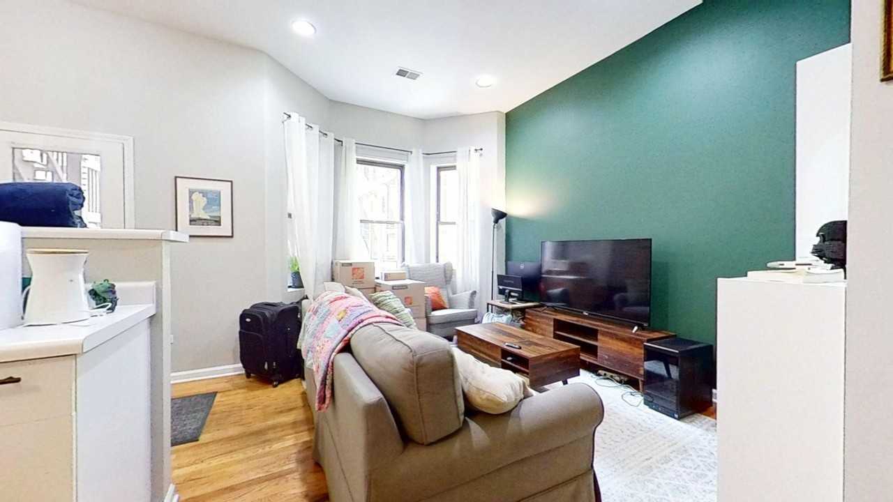 721-23 Briar