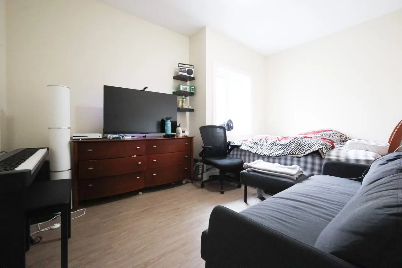 185 Henderson Avenue #1, Ottawa, ON K1N 7P7, CA