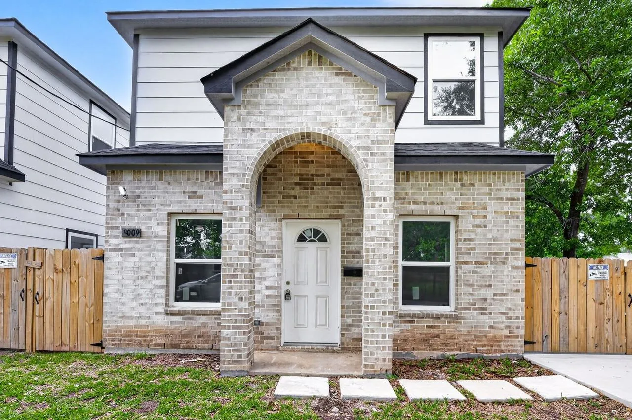 9009 Hilda St, Houston, TX 77033, USA