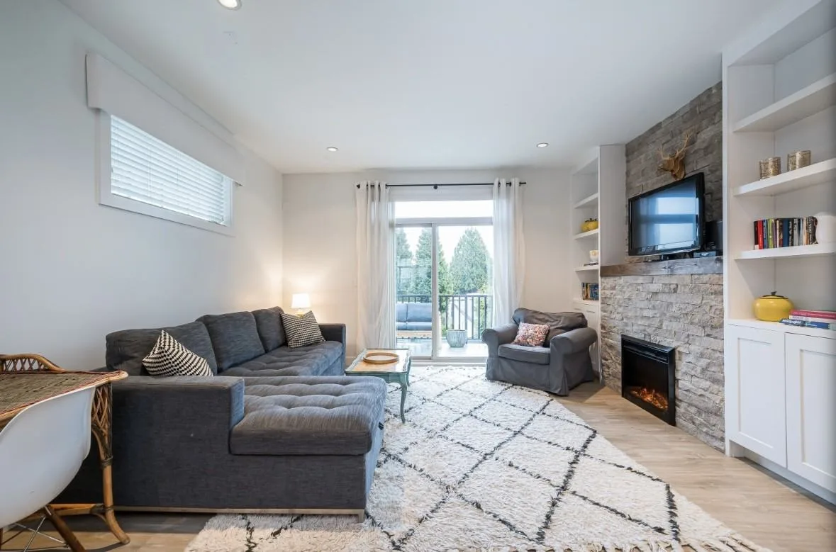 1708 King George Boulevard, Surrey, BC V4A 4Z8, CAN