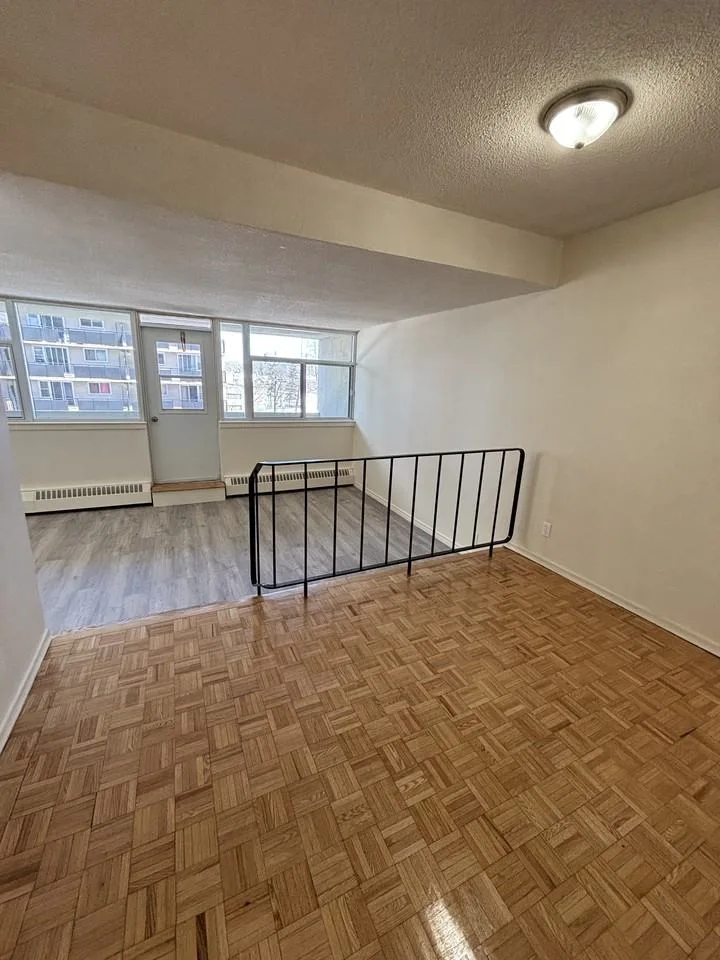 70 McEwen Avenue, Ottawa, ON K2B 5M3, CAN