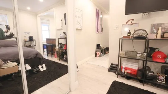 466 MacLaren Street #4, Ottawa, ON K1R 5K6, CA