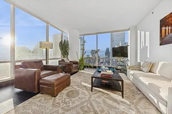 W 57th St #48B, New York, NY 10019, USA