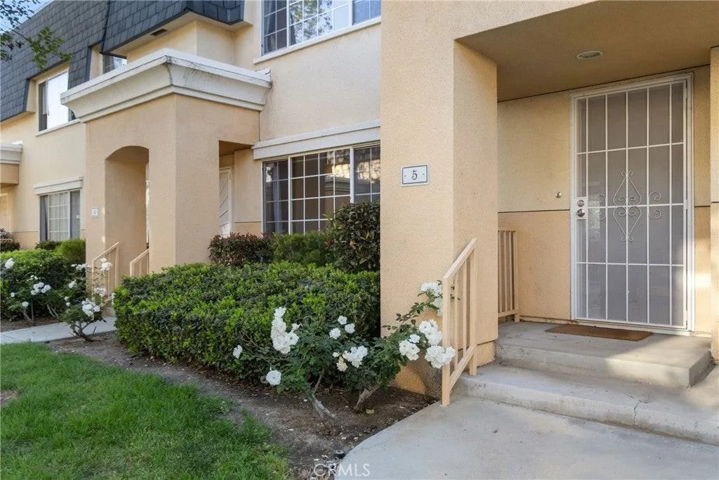 19124 Hamlin St, Los Angeles, CA 91335, USA