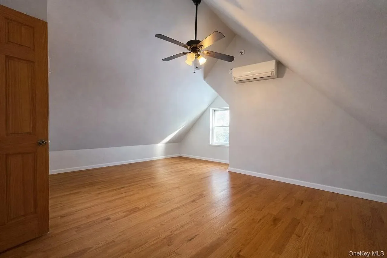 172nd St, New York, NY 11366, USA