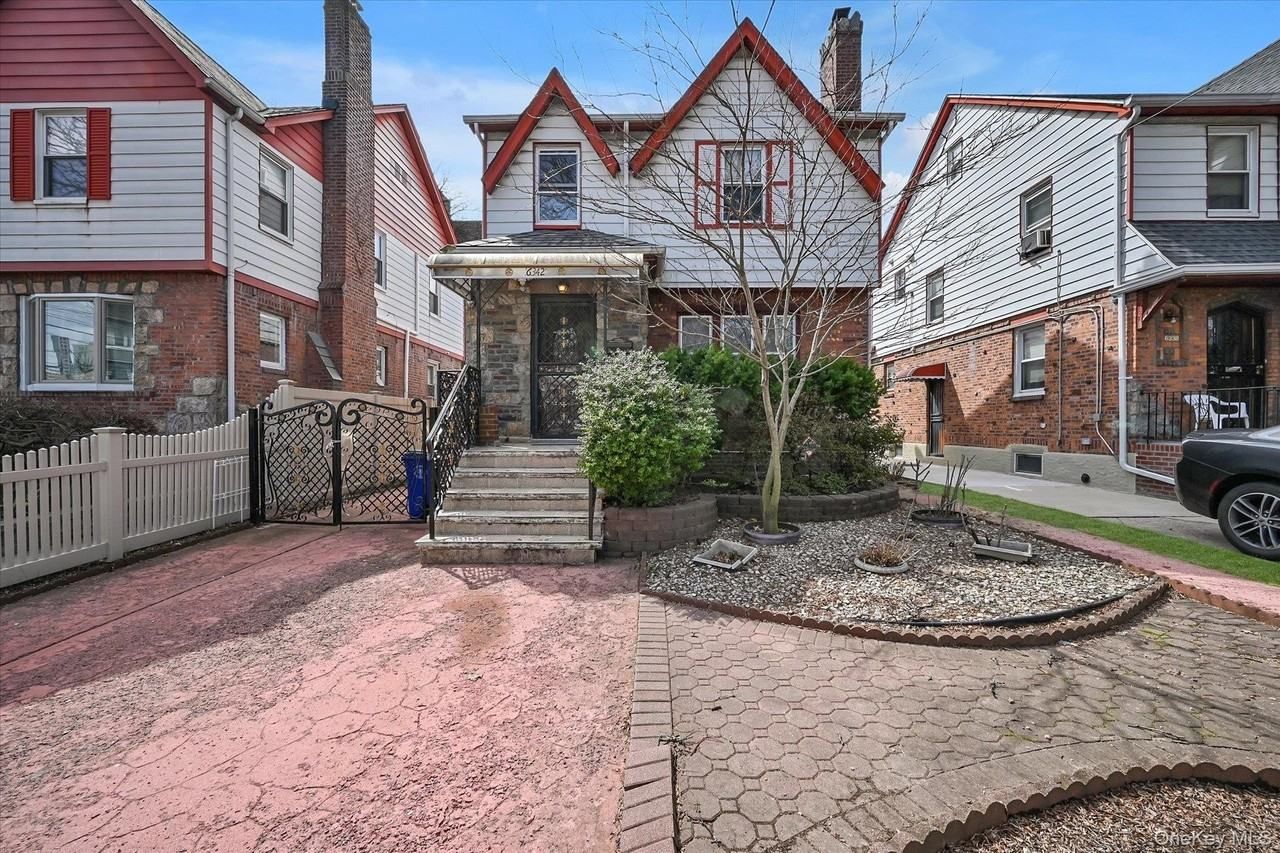 6342 Alderton St, Rego Park, NY 11374, USA