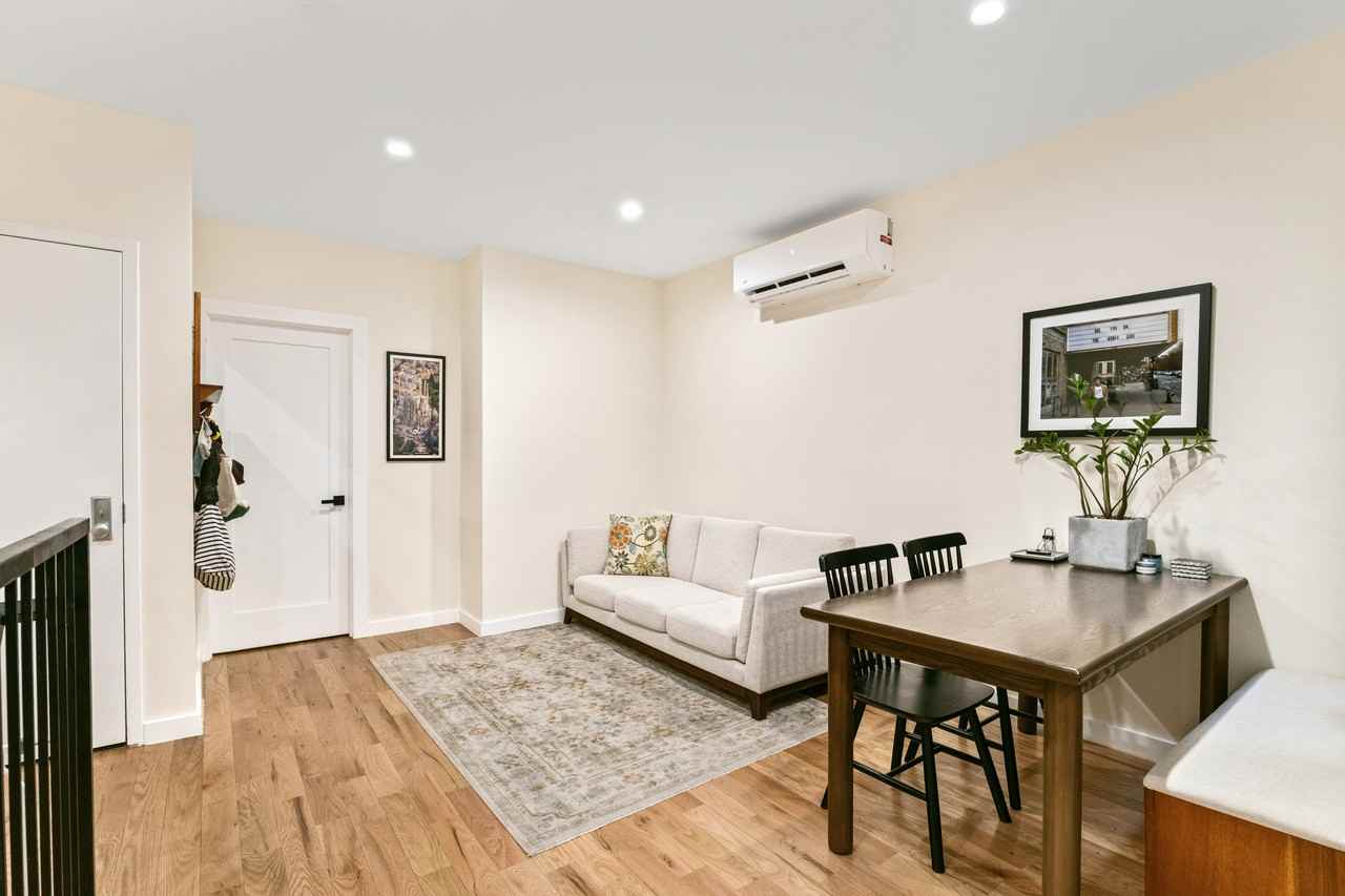 3093 43rd St, Astoria, NY 11103, USA
