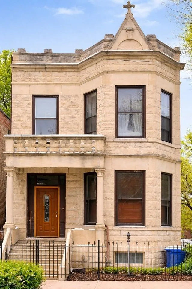 3927 W Lexington St, Chicago, IL 60624, USA