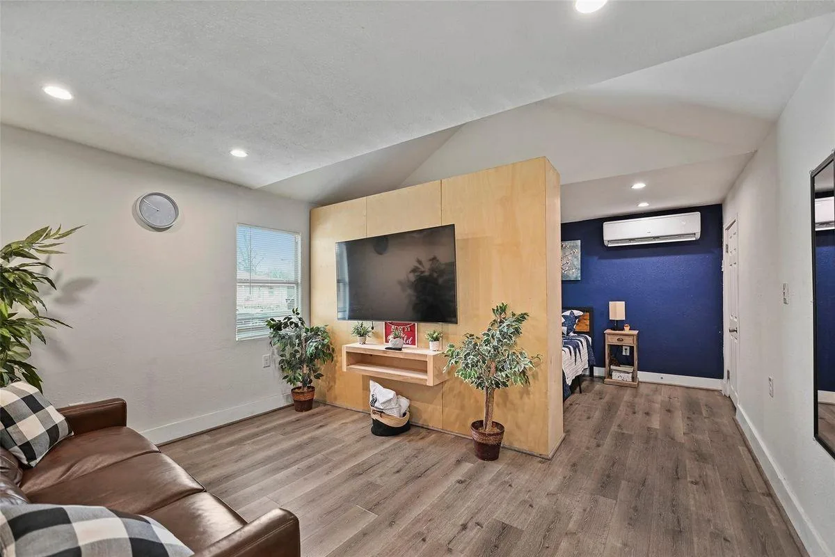 2010 Caplin St, Houston, TX 77026, USA
