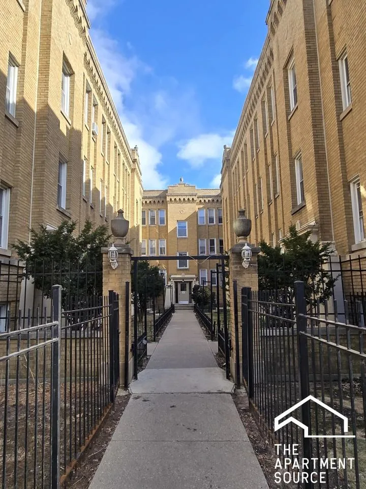 4931 N Whipple St, Chicago, IL 60625, USA