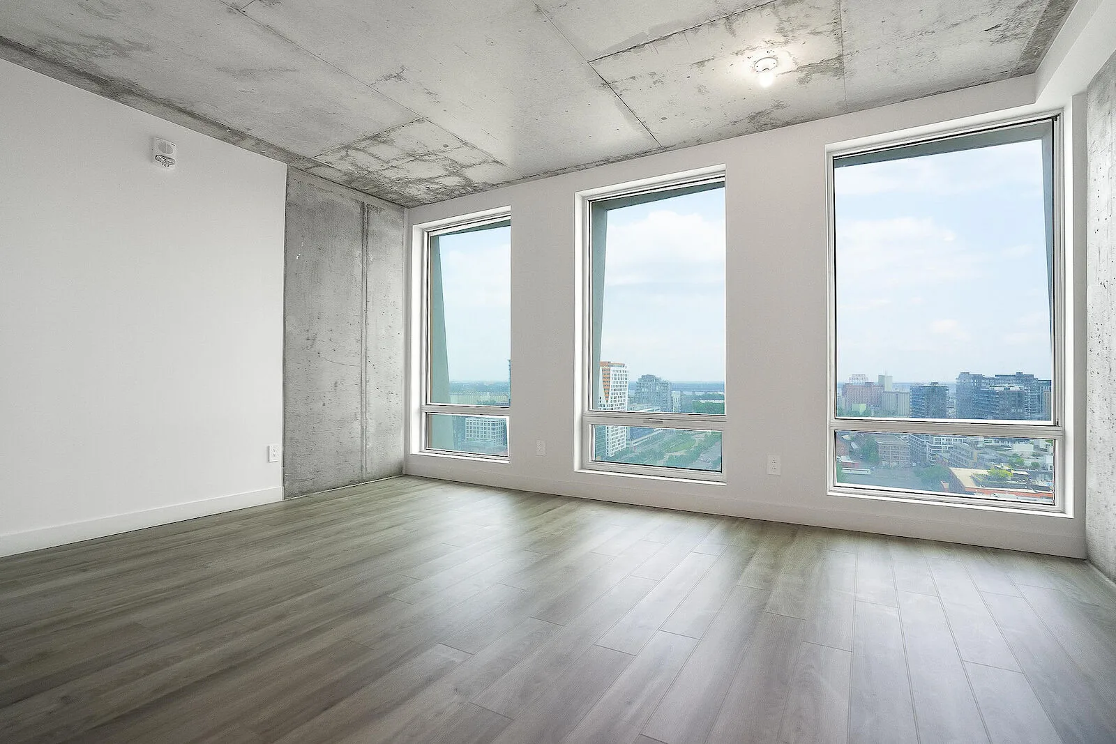 From bold architecture to sweeping skyline views, Skyla is where downtown Montréal living reaches its peak — in style