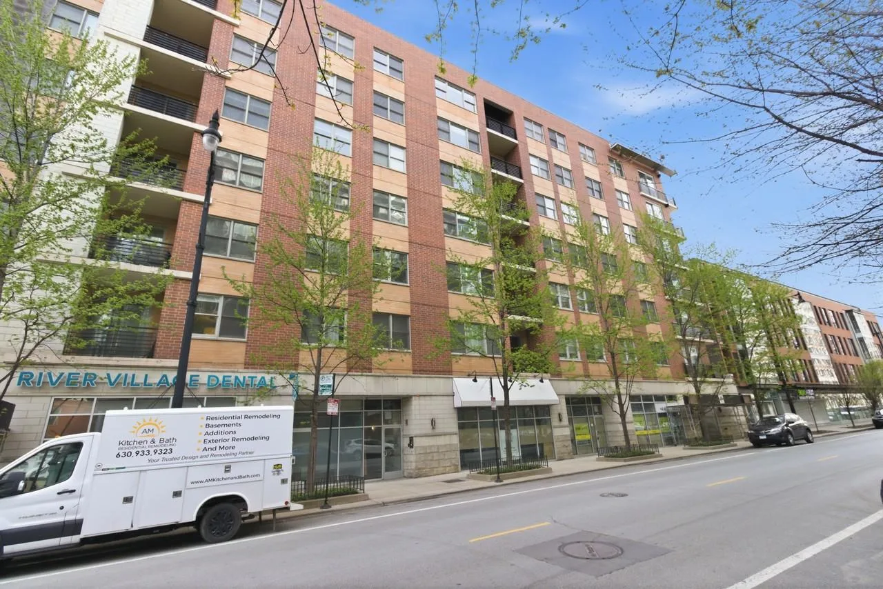 873 North Larrabee Street, Chicago, IL 60610, US