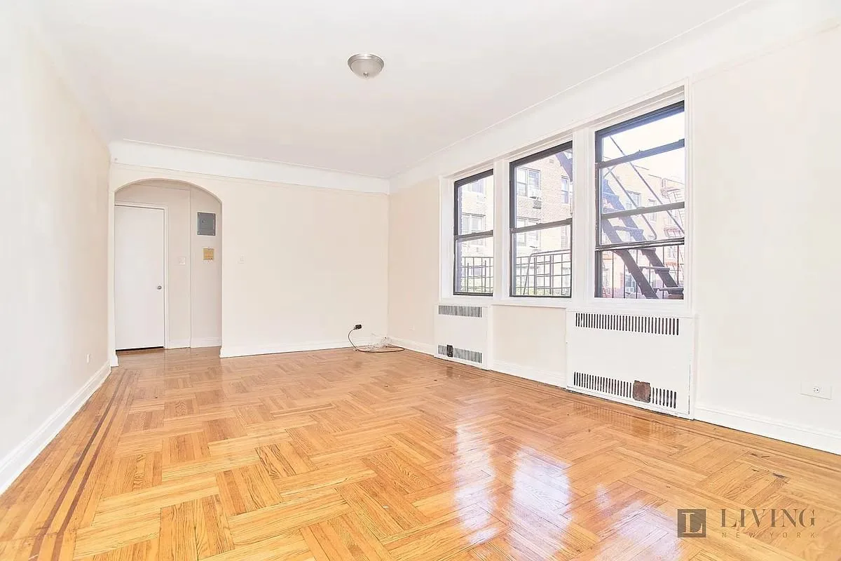 88-36 Elmhurst Ave, Elmhurst, NY 11373, USA