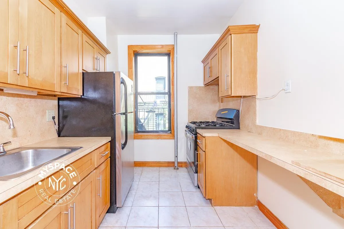 429 16th St, Brooklyn, NY 11215, USA