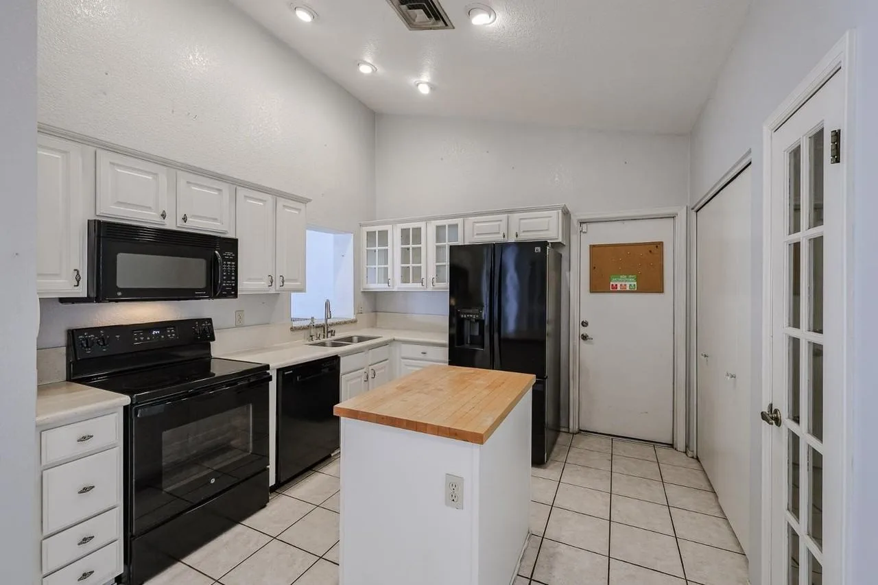 1822 E Bluefield Ave, Phoenix, AZ 85022, USA