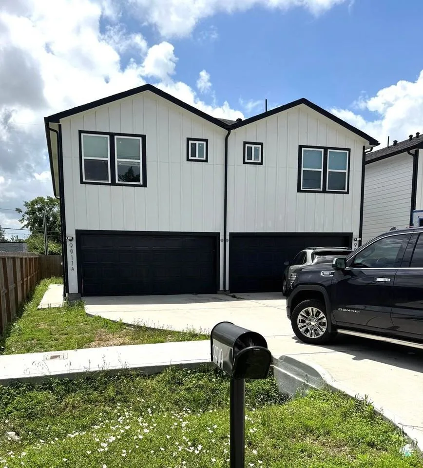 9911 Porto Rico Rd