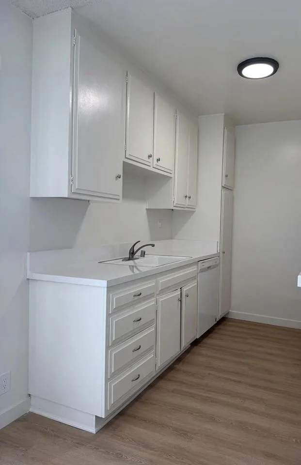 Encino Hillcrest Apartment