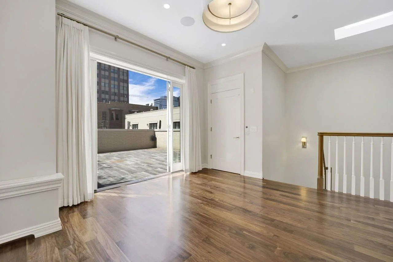 105 W Chestnut St, Chicago, IL 60610, USA