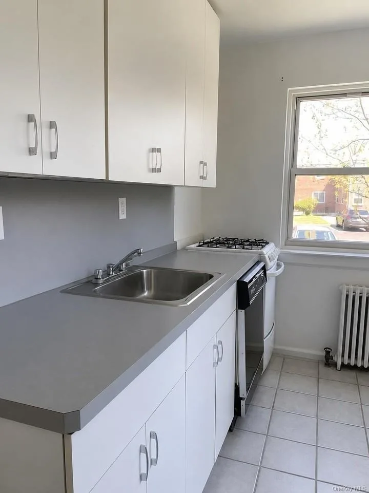 26051 73rd Ave, Glen Oaks, NY 11004, USA
