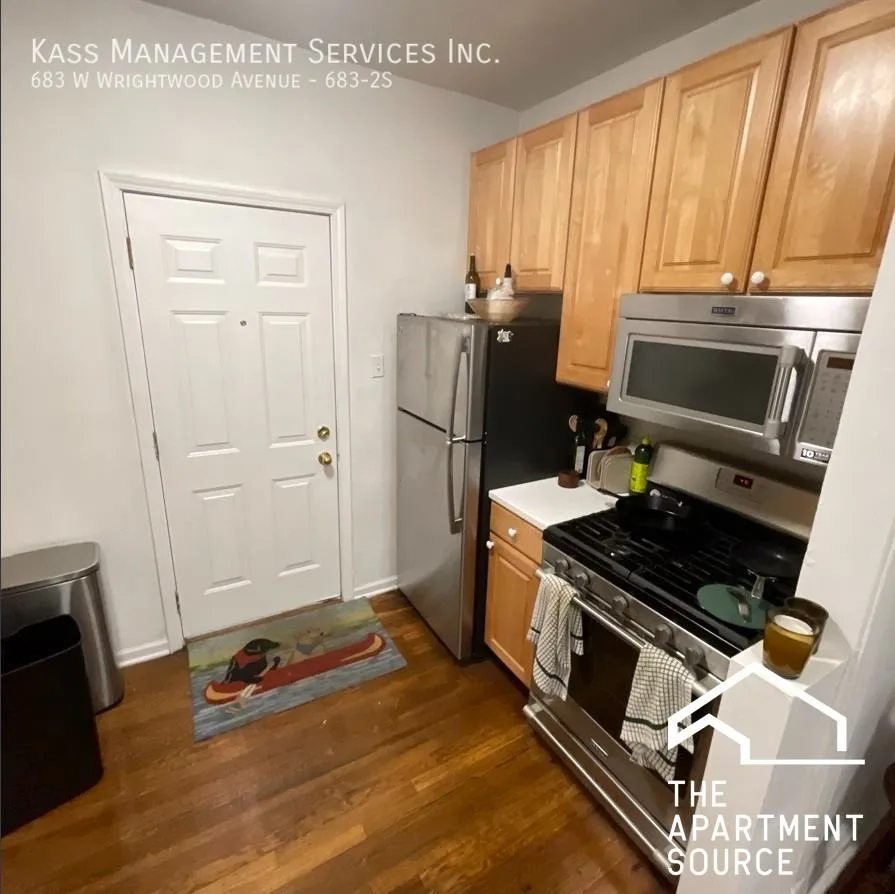 683 W Wrightwood Ave, Chicago, IL 60614, USA