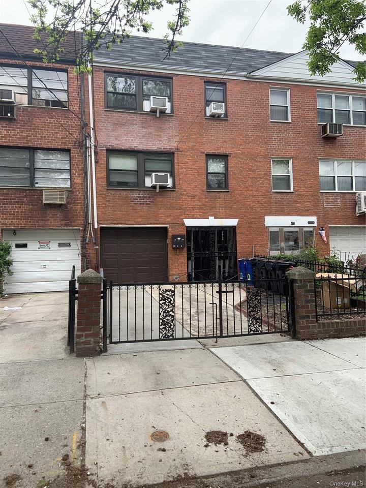 3050 70th St #2nd Fl, East Elmhurst, NY 11370, USA