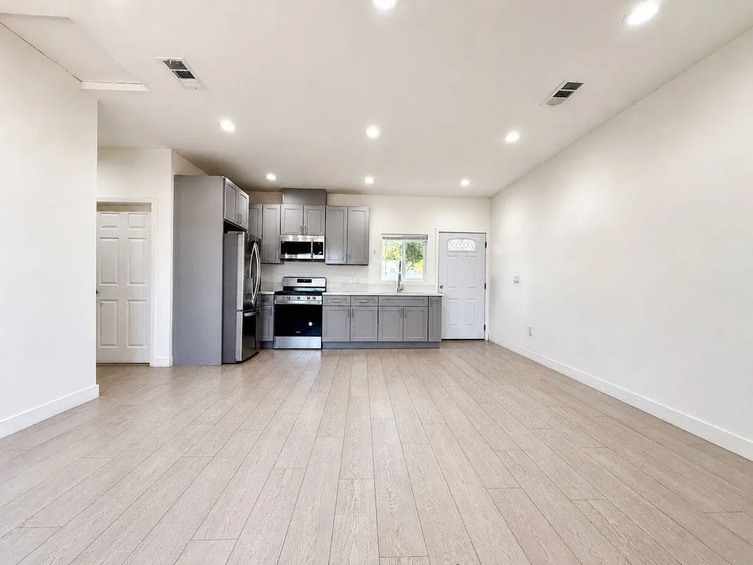 10723 Rhodesia Ave, Los Angeles, CA 91040, USA