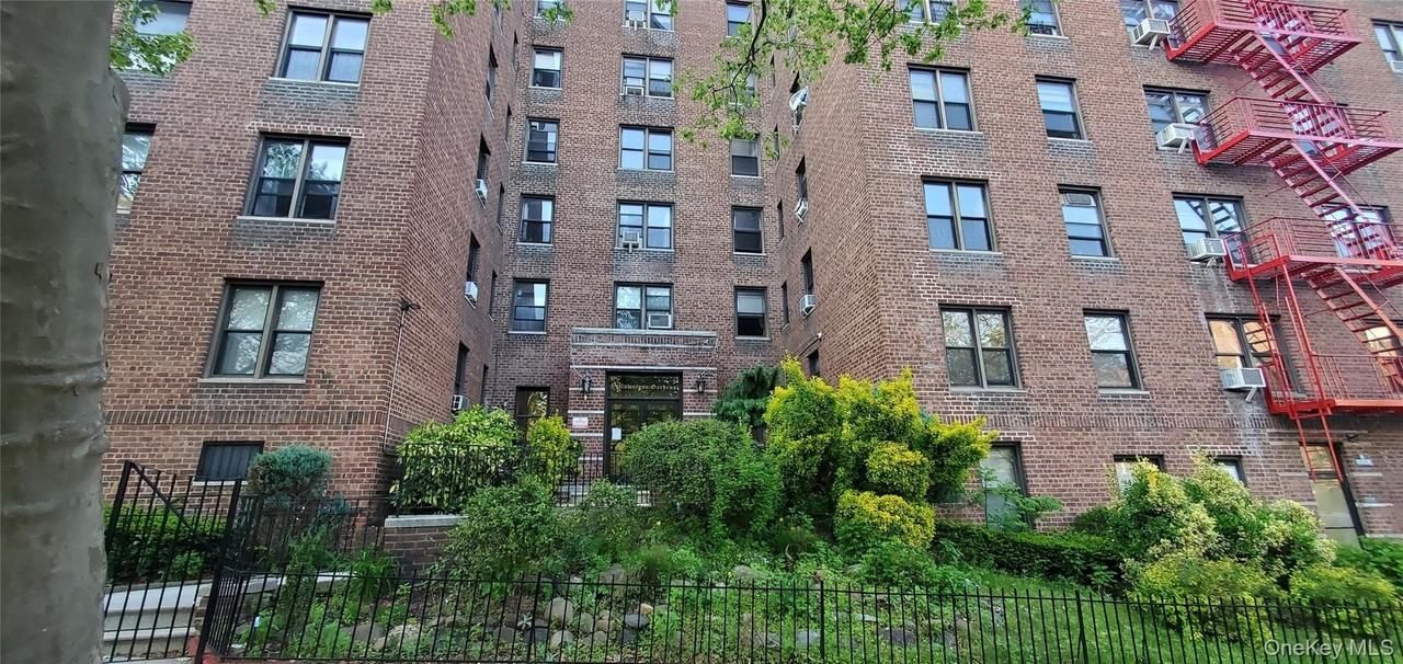 10235 64th Rd, Forest Hills, NY 11375, USA