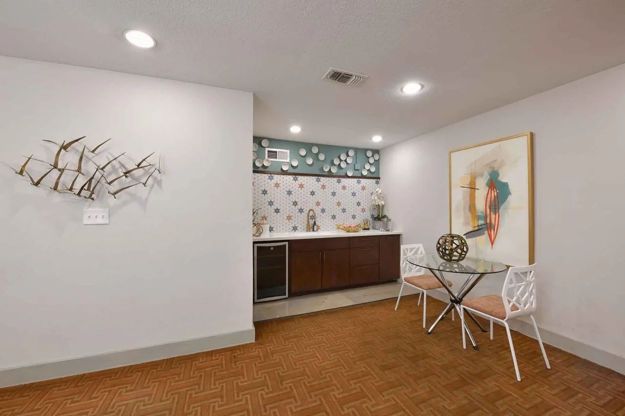 Houston #213, TX 77007, USA