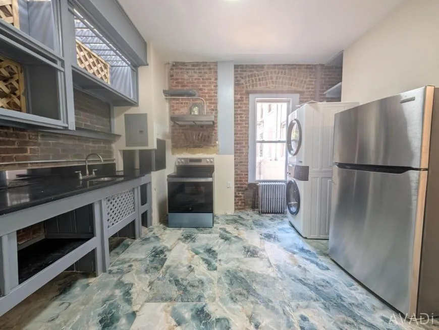 90 Howard Avenue, Brooklyn, NY 11233, USA
