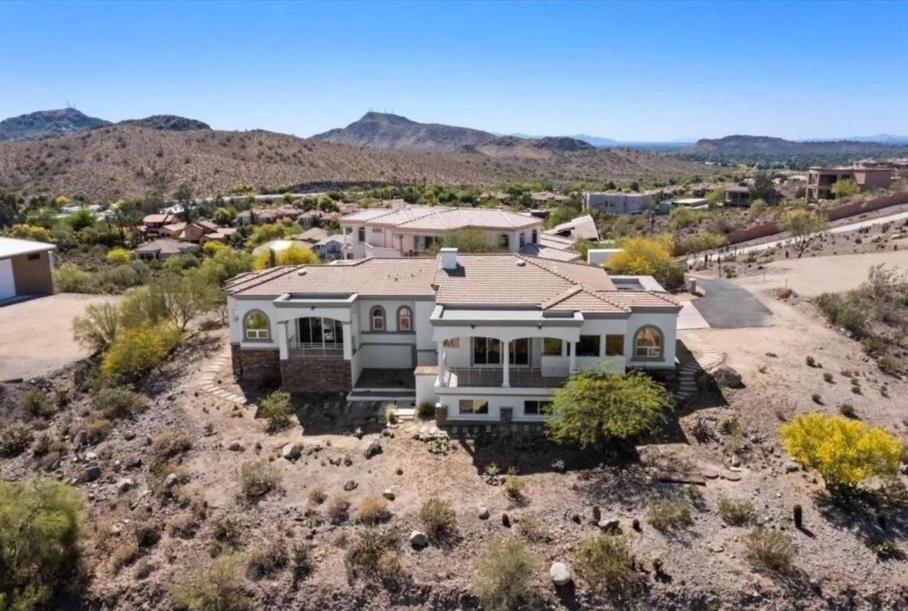 1823 East Windrose Drive, Phoenix, AZ 85022, USA