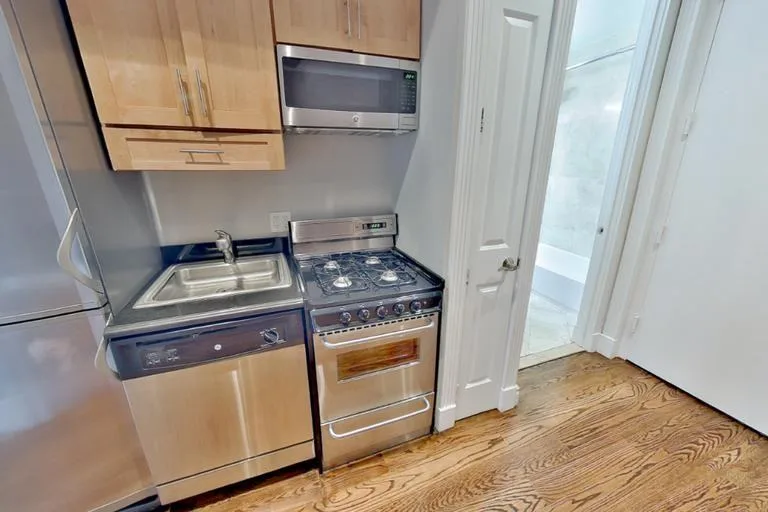 47 1/2 E 1st St, New York, NY 10003, USA