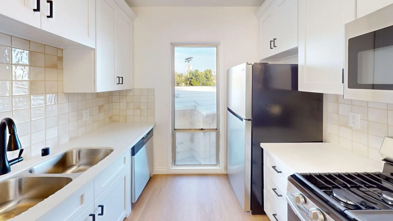 The Clair Manor Apts...Hollywood Hills...Fully Renovated...CALL NOW!