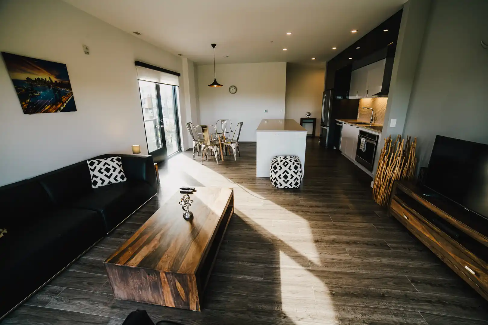 Furnished Apartment Downtown Winnipeg | Utilities Included