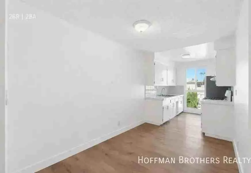 6828 Fulton Ave, Los Angeles, CA 91605, USA