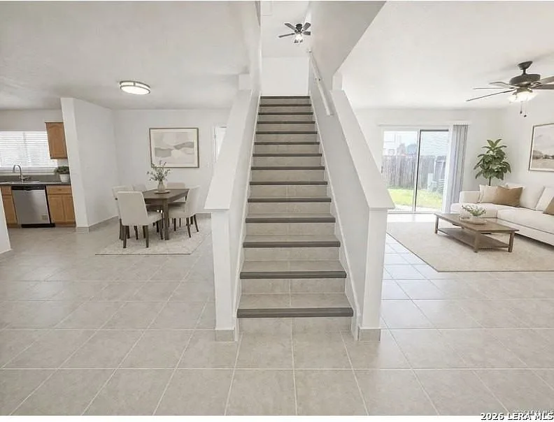 8906 Kenton Briar, San Antonio, TX 78240, USA