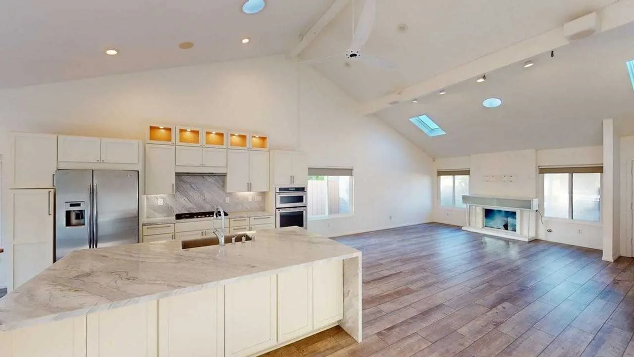 8211 Calle Minas, San Diego, CA 92126, USA