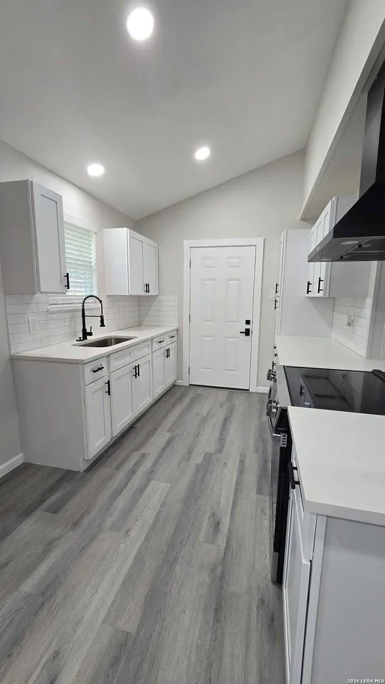 4811 Village Vw, San Antonio, TX 78218, USA
