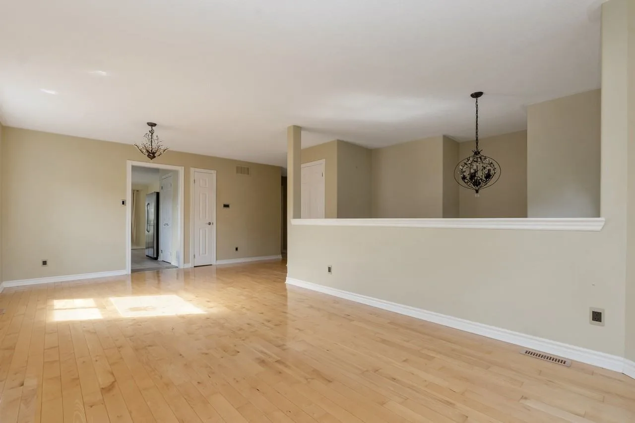 49 Logan Ct, Barrie, ON L4N 8G9, Canada