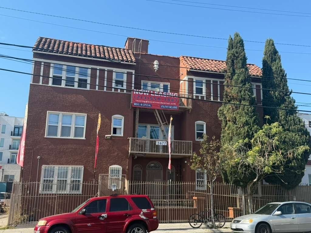2877 San Marino St, Los Angeles, CA 90006, USA