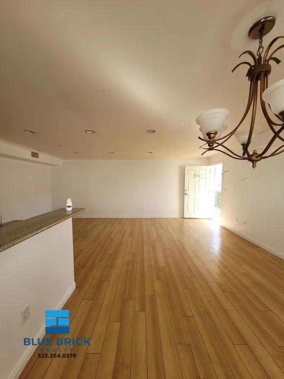 13623 Sherman Way, Van Nuys, CA 91405, USA