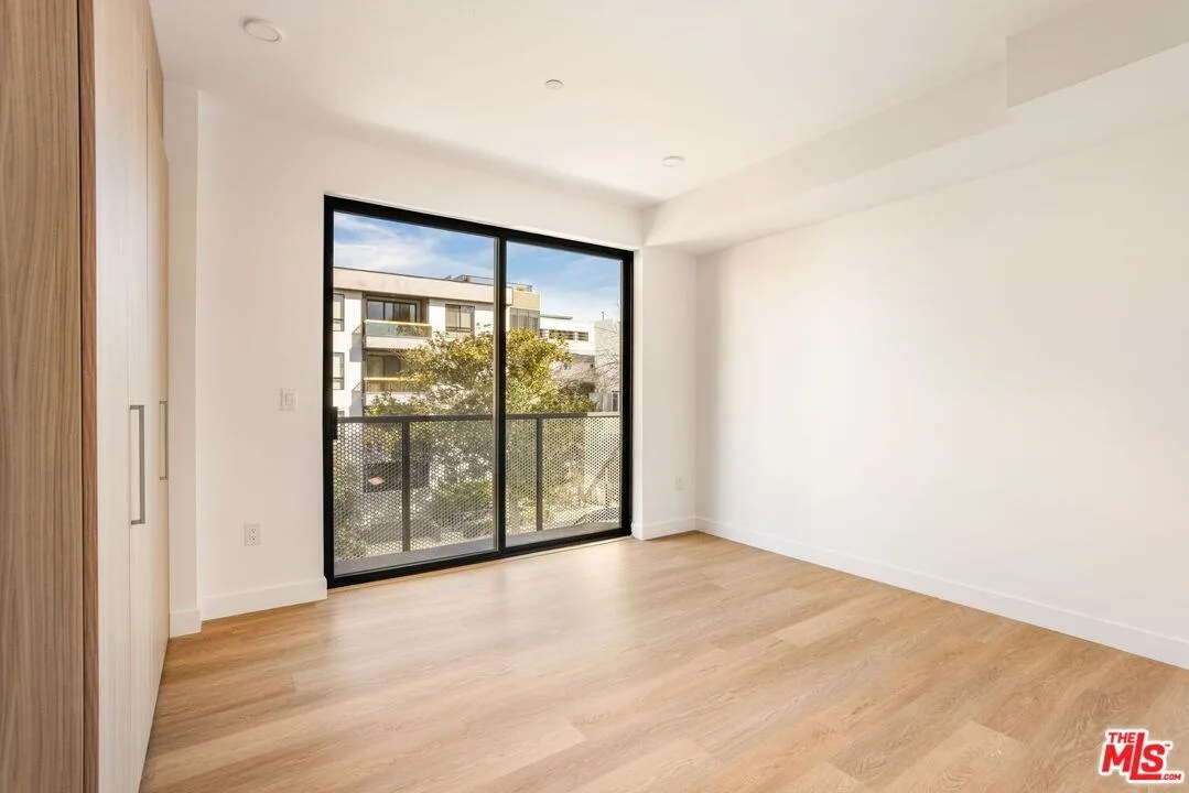 2361 Fox Hills Drive, Los Angeles, CA 90064, USA