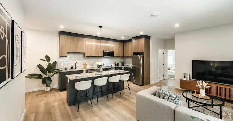 Type B2-736 8 Avenue Southwest