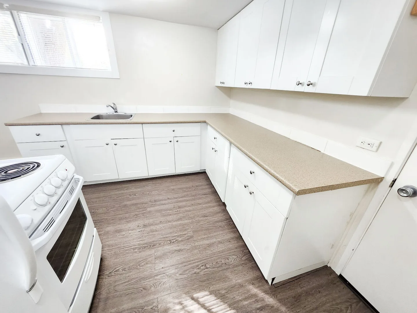 TUXEDO!! Amazing Value, One Bedroom Lower Suite