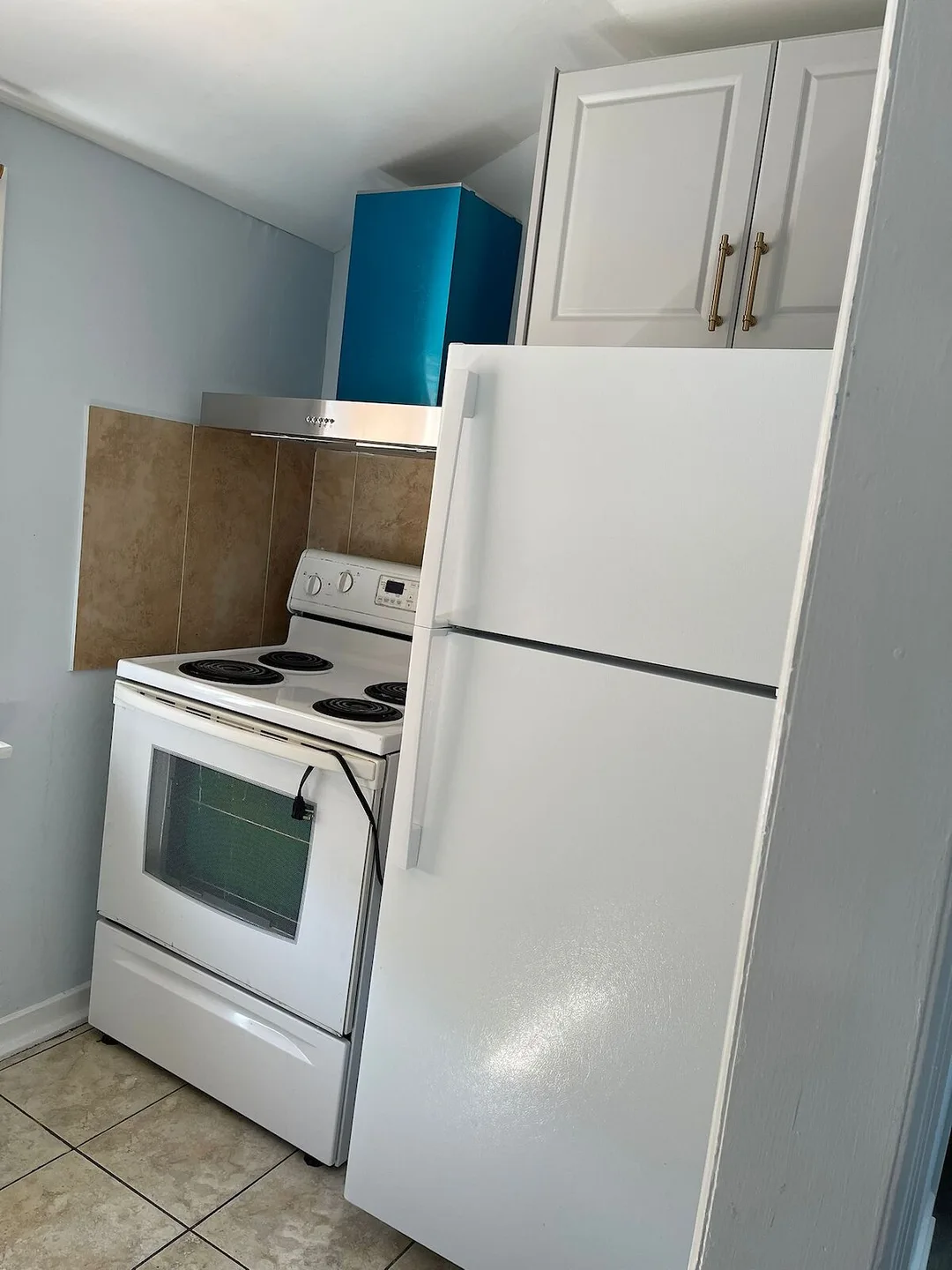 1 Southmead Road, Toronto, Ontario, Canada, M4A 2L9