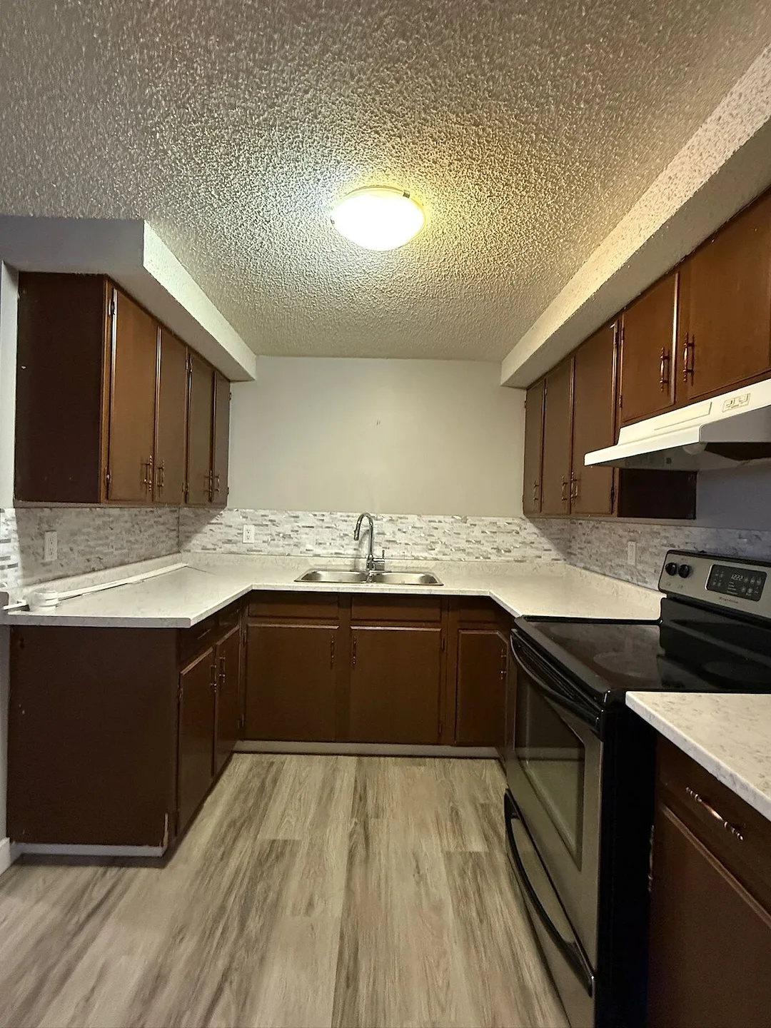Beautiful Well Maintained Six Bedroom Family Home Available for Rent