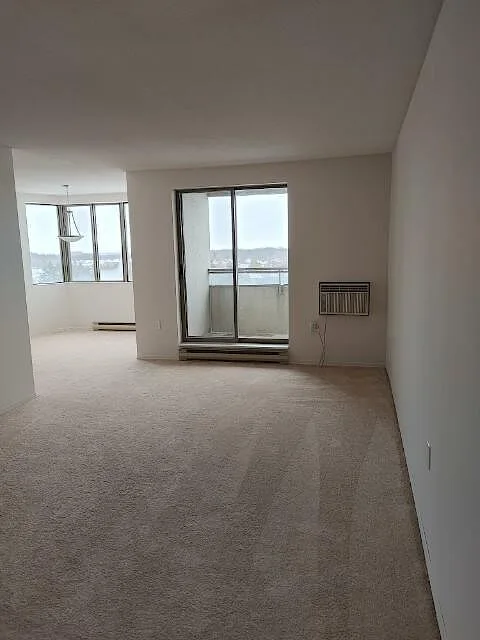 Renovated, spacious 1 & 2 Bedroom Units - 1st month Free!