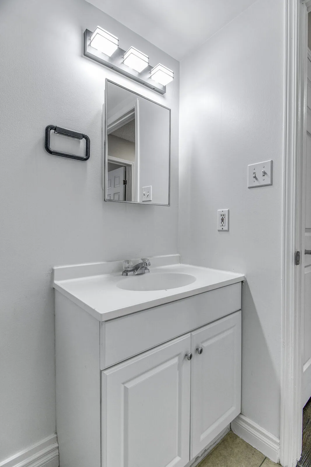 Barbara Manor – Modern One & Two Bedroom Apartments Available!